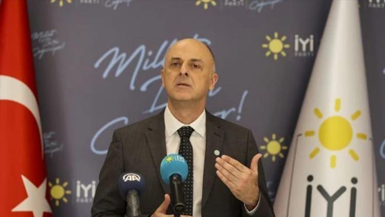 <p>İzmir Milletvekili Ümit Özlale İzmir Büyükşehir Belediyesi Başkanlığı için aday olmuştu. </p>