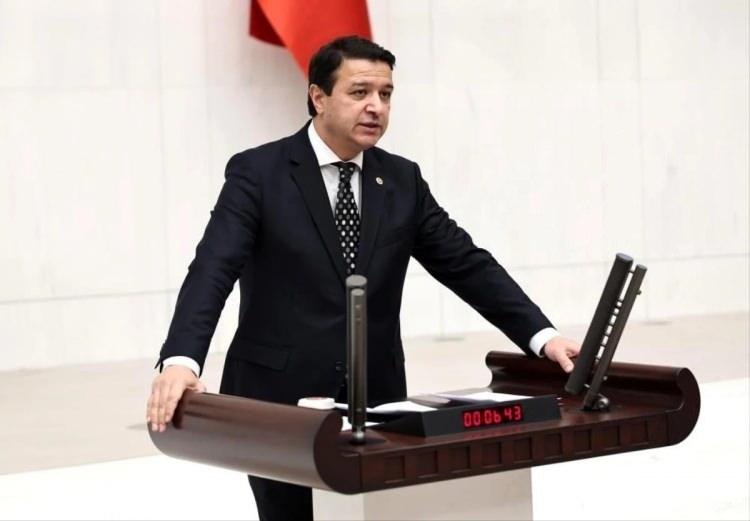 <p>Kayseri Milletvekili Mahmut Arıkan Saadet Partisi Kayseri Büyükşehir Belediyesi için aday olmuştu. </p>