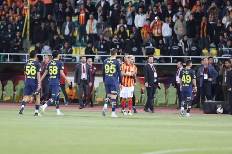 <p>Fenerbahçe U19 takımı ile çıktı<br />
<br />
Fenerbahçe geçtiğimiz salı günü yaptığı olağanüstü genel kurulda, TFF Süper Kupa ile ilgili aldığı kararla U19 takımıyla çıkma kararı aldı.</p>
