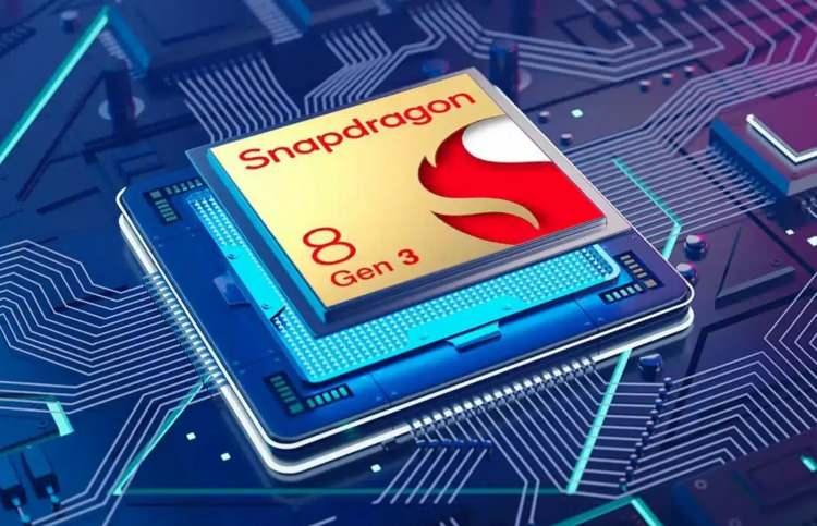 <p>Serinin kalbinde yer alan Snapdragon 8 Gen 3 Mobil Platformu, %32’lik etkileyici bir CPU performans artışı ve %34’lük bir GPU performans artışı sunarak, zorlu uygulamalar ve oyunlar söz konusu olduğunda kullanıcılara akıcı ve kesintisiz bir deneyim vaat ediyor.</p>

<p> </p>

<p><strong>Bu işlemci, aynı zamanda enerji verimliliği konusunda da yeni standartlar belirliyor, kullanıcılara uzun pil ömrü ile bir günü rahatlıkla çıkarabilecekleri bir performans sunuyor.</strong></p>
