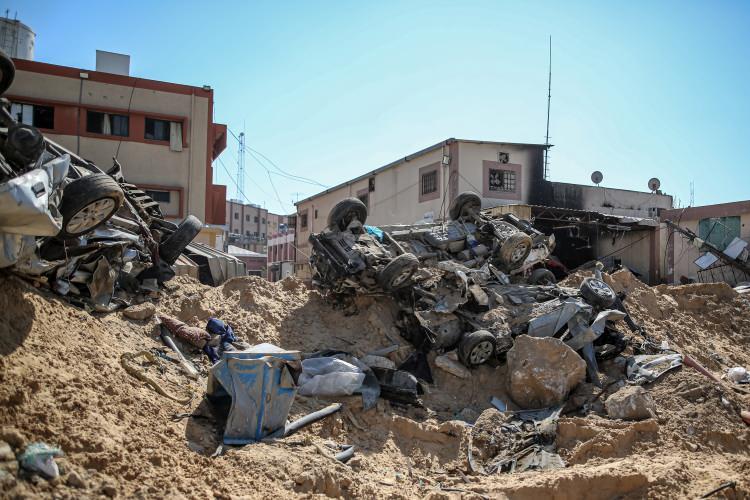 <p>İsrail medyasına göre, Gazze'deki sivillerin bölgenin kuzeyine dönmesini engellemek için Nahal Tugayı bölgede kalacak.</p>
