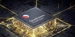 <p>Snapdragon 8 Gen 3 Mobil Platformu’nun sunduğu güçlü performans ve enerji verimliliği, kullanıcıların en yoğun kullanımlarında bile kesintisiz bir deneyim yaşamalarını sağlıyor.</p>

<p> </p>

<p><strong>CrystalRes AMOLED ekranın olağanüstü görsel kalitesi ve adaptif yenileme hızı, her türlü içeriği canlı ve akıcı bir şekilde görüntülemek için ideal bir ortam sunuyor</strong></p>
