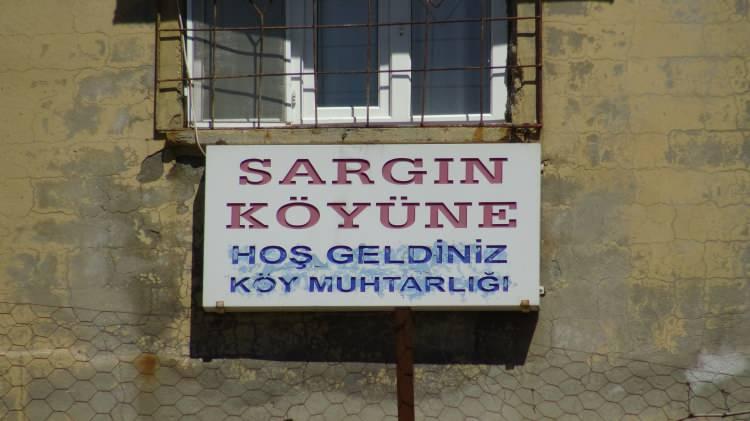 <p>Hükümet Kadın filmi köylerinde çekildiğinde uzaktan izlediğini ifade eden Beyaz, <strong>"Böyle bir ilham geldi ve neden olmasın, bu düşünce ile yola çıktım. Bu senaryodan etkilendim ve bu senaryo gerçek oldu. 49 oydan 25 oy aldım, karşı taraf ise 24 oy aldı ve ben kazandım. Köylülerin desteği ile kazandım" </strong>dedi.</p>