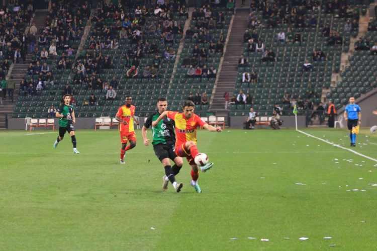 <p>Son yıllarda eşine az rastlanan bir maça sahne olan mücadeleyi Kocaelispor 3-2 kazandı.</p>
