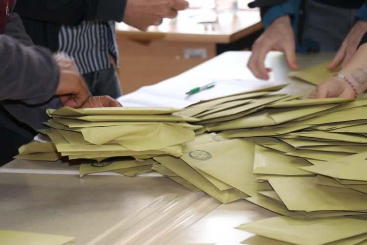 <p>Edirne'de Mahalli İdareler Genel Seçimleri'nde merkeze bağlı Umurbey Mahallesi'nde oy kullanacak vatandaşlar için Selimiye Mesleki ve Teknik Anadolu Lisesi'nde 6 sandık kuruldu. </p>