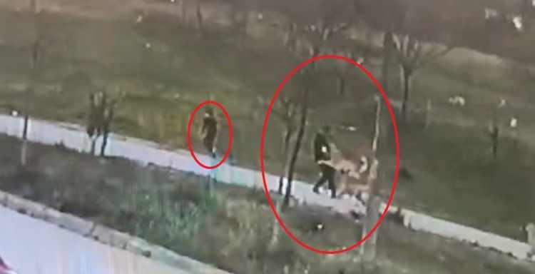 <p>Doktorların müdahalesiyle hayata tekrar tutunan Karagözoğlu ile oğlunun dehşeti yaşadığı anlar güvenlik kamerasına saniye saniye yansıdı.</p>
