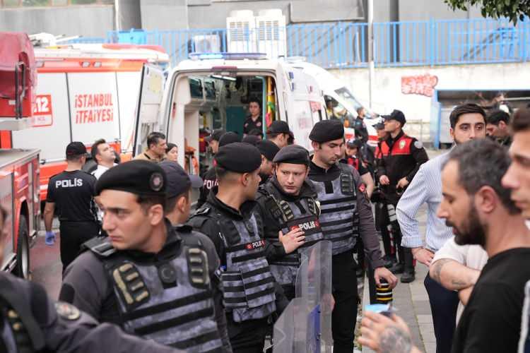 <p>Çıkan yangında 29 kişi hayatını kaybetti. Çıkan yangında hayatını kaybedKadir Orhanoğlu, Ahmet Uzun, Ahmet Kartal, Barış Güngör, Fahrettin Korkut, Kardeşi Musa Korkut, Atanur Aladağ, Mehmet Okumuş, Özkan Baş, Efe Demir, Gökay Tevlek (Dj), Gökhan Yıldırım, Adem Özçelik, Gökhan Akbulut, Alparslan Salih Derelioğlu, Sinan Yılmaz, Ahmet Mehduş, Ramazan Altan, Shır Agha Bigzade, Şivan Dolu, Hüseyin Ak, Muhammed Ali Yıldırım, Ahmet Sever, Barış Güngör, Emrah Demiroğlu, Cengiz Aksoy, Binali Çayır, Yılmaz Kıhrı ve Akın Kıhrı. Yangında ölen çalışanlardan Kadir Orhanoğlu'nun 2 çocuk babası olduğu öğrenilirken, Atanur Aladağ'ın aşçı olduğu belirtildi. Ayrıca baba oğul olan Yılmaz Kıhrı ve Akin Kıhrı'nın tadilatta kaynak ustası olarak çalıştığı belirtildi.</p>
<p> </p>