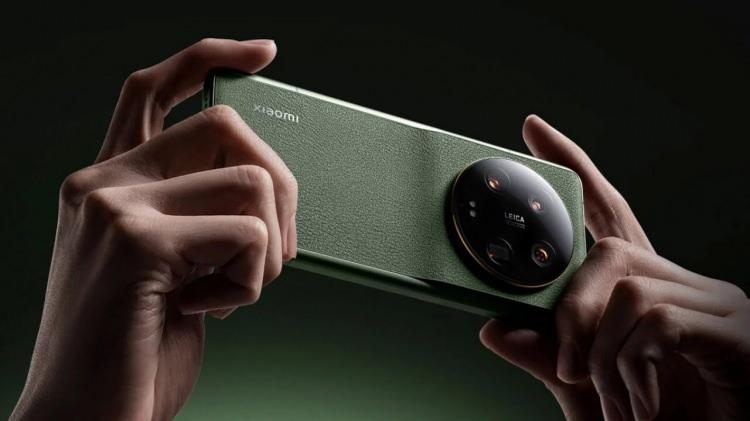 <p>Xiaomi ve Leica’nın iş birliği, mobil fotoğrafçılıkta kullanıcıların üreticilikte sınırlarını zorlayarak ifade etmelerine olanak tanıyor.</p>

<p> </p>

<p><strong>Xiaomi 14 Ultra’nın dört kameradan oluşan profesyonel kurulumu, 12 mm’den 120 mm’ye kadar uzanan kayda değer bir odak uzaklığı aralığı sunuyor.</strong></p>
