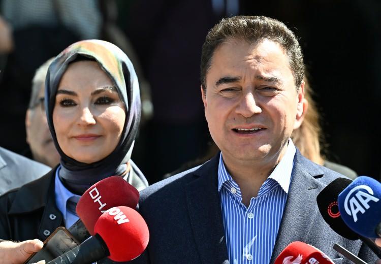 <p><strong>DEVA PARTİSİ YÜZDE 0,30</strong></p>

<p>Resmi olmayan sonuçlara göre, Adıyaman'ın Çelikhan ilçesinde belediye başkanlığını DEVA Partisi kazandı.</p>

<p> </p>
