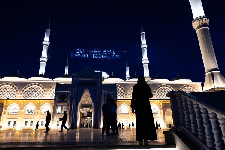 <p><strong>İSTANBUL / 5</strong></p>
