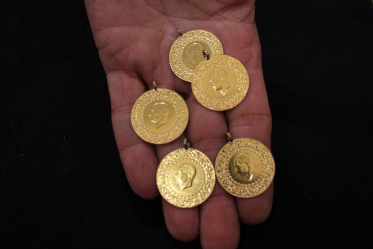 <p><strong>Bu da demek oluyor ki &ccedil;eyrek altının 4 bin 600 liralara kadar &ccedil;ıkması bekleniyor"</strong> dedi.</p>
