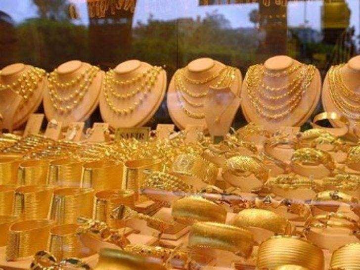 <p><strong>Beklenti 2024'te de aynı şekilde. Vatandaşın 2023'&uuml;n Kasım ayında 9 bin liraya aldığı bir cumhuriyet lirası bug&uuml;n 16 bin lira bandında. Arada y&uuml;zde 50-60'lık bir fark var. Bu da ciddi bir kazan&ccedil; getiriyor. Yani bir s&ouml;z vardır; altın, altın yılını yaşıyor. Ama tabii ki bunlar iş&ccedil;ilikli &uuml;r&uuml;n veya takı değil. Gram, &ccedil;eyrek, yarım, tam altın şeklindeki ziynet dediğimiz &uuml;r&uuml;nlerdir"</strong> ifadelerini kullandı.</p>
