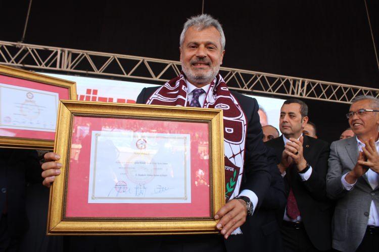 <p>31 Mart 2024 yerel seçimlerinde Hatay’da seçimleri Cumhur İttifakı Hatay Büyükşehir Belediye Başkanı Mehmet Öntürk, kazanmıştı.</p>
