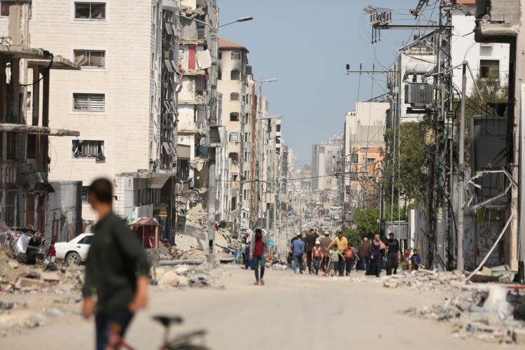 <p>Kaynaklardan birinin, "önemsiz bir ismi öldürmek için bir evi bombalamalarının istenmesinin, kendisi için çok şaşırtıcı" olduğu yorumu, İsrail'in Gazze'deki sivil katliamının itirafı olarak görüldü.</p>
