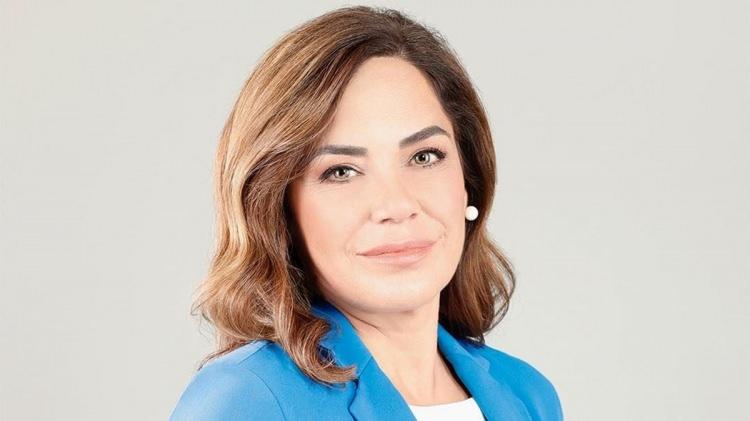 <p>CANDAN YÜCEER KİMDİR?</p>

<p> </p>

<p>1973 doğumludur.</p>

<p> </p>

<p>Tıp Doktoru; Gazi Üniversitesi Tıp Fakültesini bitirdi.</p>

<p>Ankara, Samsun ve Tekirdağ'da hekim olarak görev yaptı. Çerkezköy CUMOK Kurucu Başkanlığı, Türkiye CUMOK Yönetim Kurulu Üyeliği, Çerkezköy Atatürkçü Düşünce Derneği Üyeliği ve Yöneticiliği, Kadınlar El Ele Derneği Üyeliği, Tabip Odası Üyeliği görevlerinde bulundu.</p>

<p> </p>
