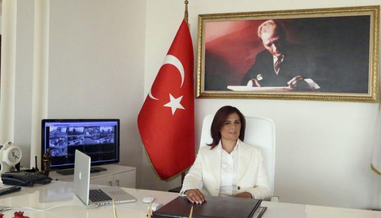 <p>3 Kasım 2002 genel seçimlerinde, Cumhuriyet Halk Partisi 22. dönem Aydın Milletvekili olarak parlamentoya seçildi. Aynı zamanda parlamentoda İnsan Haklarını İnceleme Komisyonunda görev aldı.</p>
<p> </p>