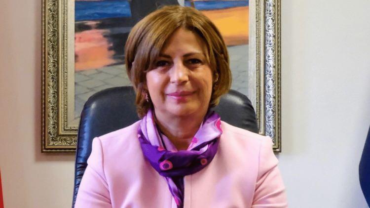 <p>Yılmaz Büyükerşen’in varisi olarak gösterdiği CHP'li Ayşe Ünlüce Eskişehir'de yarışı önde götüren isim.</p>
<p> </p>
