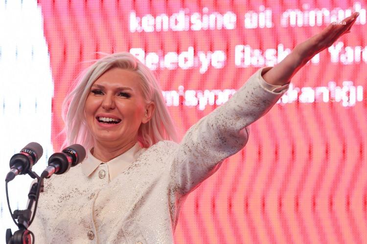 <p>Melek Mızrak Subaşı, mezun olduktan sonra Mimarlar Odası Üyeliğine kabul edildi ve 4 yıl boyunca kendisine ait mimarlık ofisinde mesleğini icra etti.</p>
<p> </p>
<p> </p>
<p>Subaşı evli ve bir çocuk annesidir.</p>
<p> </p>