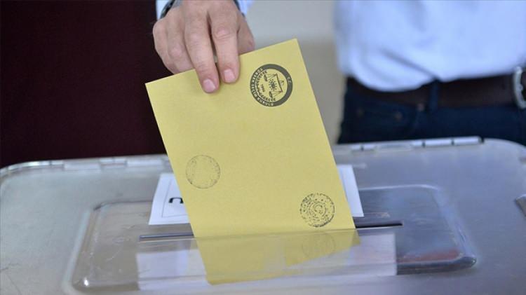 <p>31 Mart’ta sandık başına giden Türkiye’de bazı illerde seçim yarışı az farkla sonuçlandı. Yeniden Refah Partisi'nin oyları ise özellikle bu bölgelerde dikkat çekti. İşte nefes nefese geçen illerden bazıları…</p>

<p> </p>
