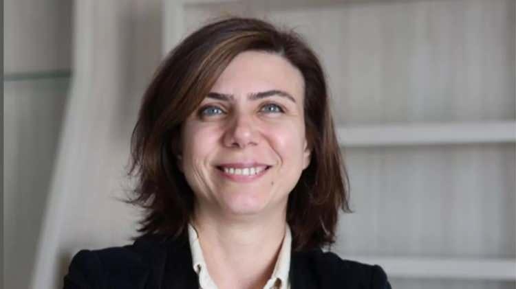 <p>Öğretmen olan Serra Bucak Küçük Diyarbakır’da, </p>
