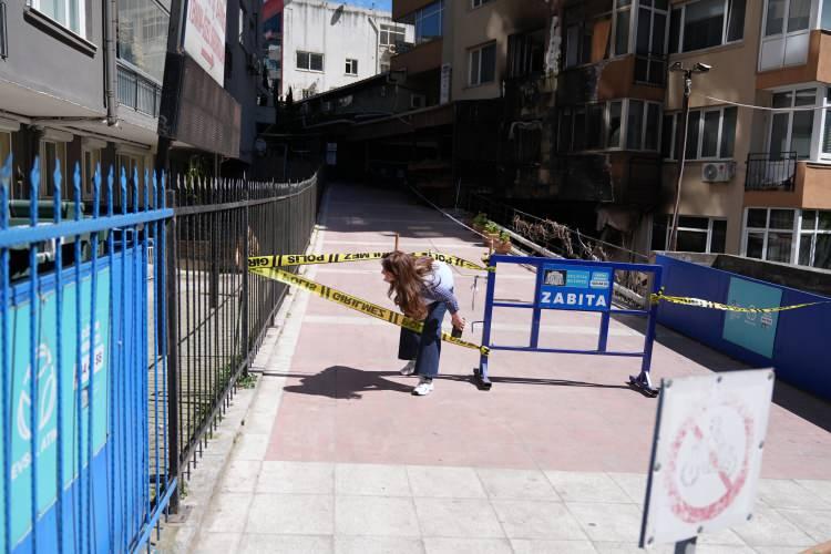 <p>Ayrıca yangının ağırlık merkezinin, salon girişine g&ouml;re sağ tarafta olduğu, burada yapılan elektrotlu kaynak makinesiyle yapılan &ccedil;alışma esnasında yere ve etrafa dağılan kıvılcımların yerde ve kaynak yapılan yerin sahne altı veya loca altı aralarından kapalı yere d&uuml;şt&uuml;ğ&uuml;, burada bulunan yanıcıları tutuşma sıcaklığına kadar ısıtarak alevli yanmayı başlattığı belirlenmiştir."</p>

<p>&nbsp;</p>
