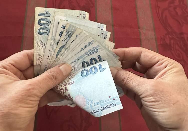 <p>Nüfusu 2 milyon 1’den fazla olan belediyelerin başkanları: 176 bin 735 TL</p>

<p> </p>
