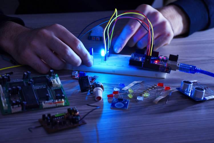 <p>Havacılık elektrik ve elektroniği</p>
