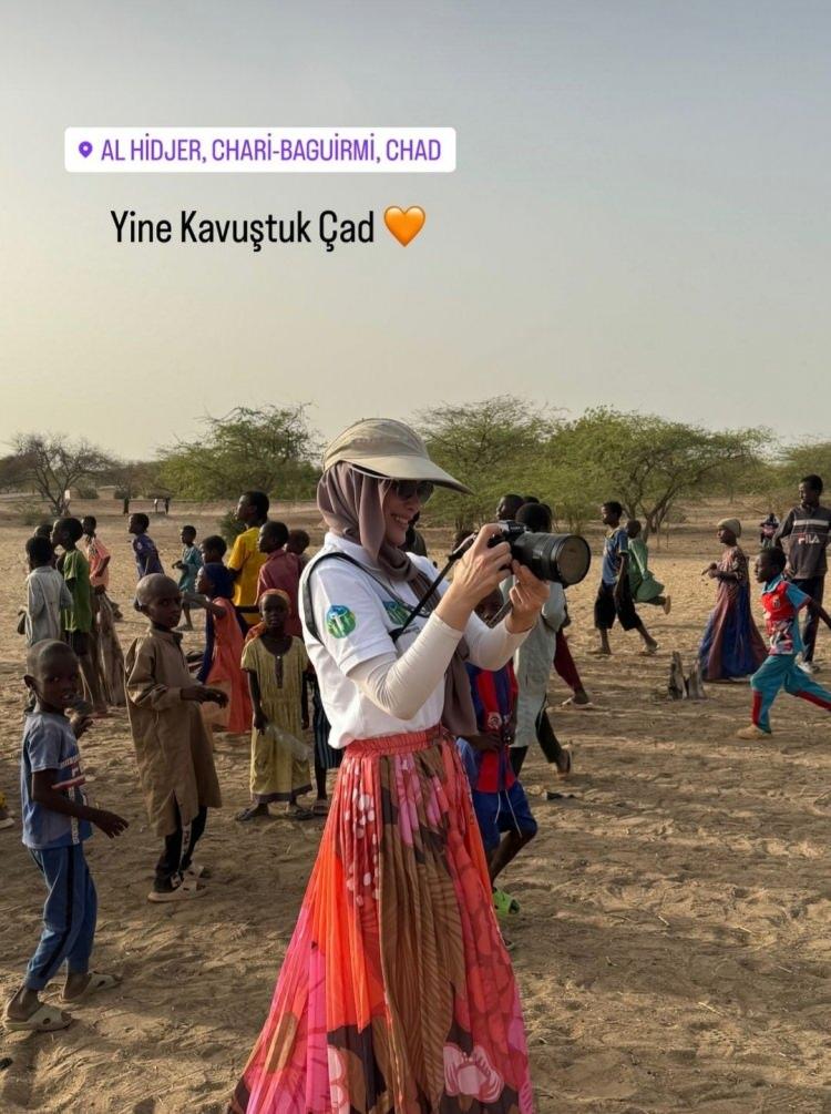 <p><strong>Chad'a giden ve "yine kavuştuk" notunu düşerek paylaşım yapan Özçelik, erzak dağıtımında bulundu.</strong></p>
<p> </p>