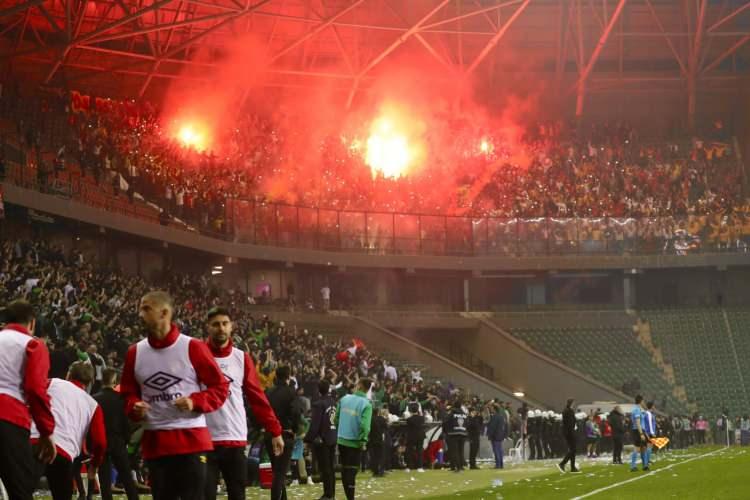 <p>Bu sonuçla birlikte Kocaelispor 48 puana yükseldi. </p>
