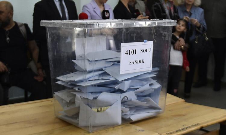 <p>Cumhuriyetimizin ilk yüzyılında ürün ve pazar çeşitliliğinde en üst lige çıktık. Şimdi ikinci yüzyılında daha huzurlu, daha mutlu ve daha müreffeh bir Türkiye için daha çok çalışma zamanı. İş dünyası olarak daha fazla üretim, yatırım, istihdam ve ihracat için çalışacağız."</p>
