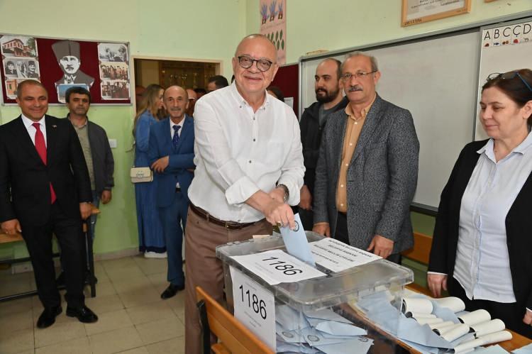 <p><strong>'TÜRKİYE EKONOMİSİ İÇİN BÜYÜK FIRSATTIR'</strong></p>
<p>Güler Sabancı, yerel seçimlerin geride kalmasıyla önlerinde 4 yıllık seçimsiz bir dönem bulunduğunu kaydederek, şu değerlendirmelerde bulundu:</p>
<p> </p>