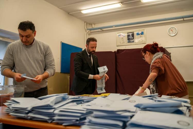 <p>Bunu gerçeğe dönüştürebilmek için hepimize önemli görevler düşüyor. Mevcut ekonomik programa ve normalleşme adımlarına kararlılıkla devam etmeliyiz. Hep beraber, birlik ve beraberlik içinde bunu başaracağımıza inanıyorum."</p>