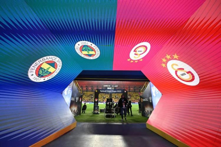 <p>Galatasaray ile Fenerbahçe, bugün Şanlıurfa'da Süper Kupa'da karşı karşıya gelecek.  Fenerbahçe'nin sahaya U19 takımı ile çıkması bekleniyor. İşte geçen sezonun sonundan itibaren Süper Kupa için yaşanan süreç...</p>
