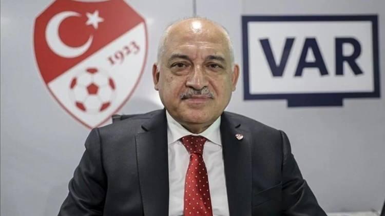 <p><strong>KULÜPLER ACİL SEÇİM İSTİYOR</strong></p>

<p>Yağız Sabuncuoğlu'nun haberine göre; Süper Lig kulüpleri, Türkiye Futbol Federasyonu Başkanı Mehmet Büyükekşi'nin seçimli genel kurula gitmesini talep etti. </p>

