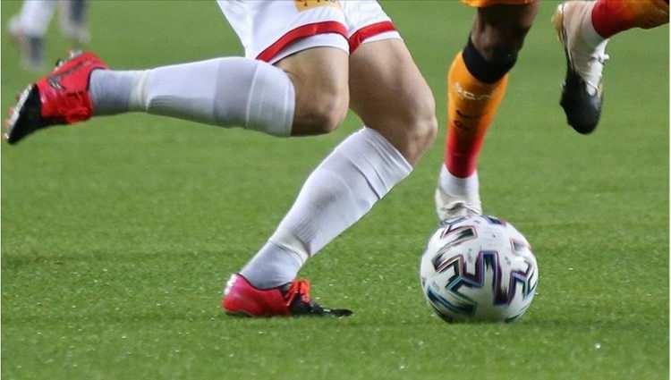 <p><strong>1. LİG KULÜPLERİ DE İSTEMİYOR</strong></p>

<p>Ayrıca TFF 1. Lig'den de 10'a yakın kulübün TFF'nin Seçimli Olağanüstü Genel Kurul'a gitmesi gerektiği yönünde görüş bildirdiği iddia edildi.</p>
