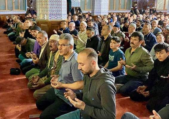 <p><strong>KIRŞEHİR</strong></p>

<p>Kırşehir’de Kadir Gecesi dolayısıyla Hoca Ahmet Yesevi Camii'nde program düzenlendi.</p>
