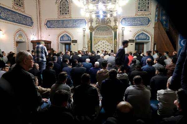 <p><strong>KIRKLARELİ</strong></p>
<p>Kırklareli'nde Kadir Gecesi dolayısıyla Hızırbey Camisi başta olmak üzere birçok camide program düzenlendi.</p>