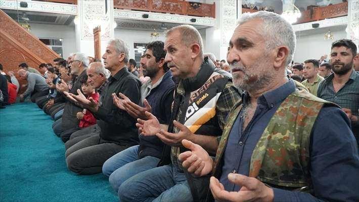 <p><strong>ADIYAMAN</strong></p>

<p>Adıyaman'da Kadir Gecesi dolayısıyla Emir Sulcan Camisi başta olmak üzere birçok camide program düzenlendi.</p>

<p> </p>
