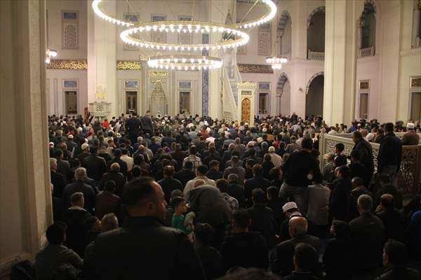 <p><strong>KIRIKKALE</strong></p>

<p>Kırıkkale'de Kadir Gecesi dolayısıyla Nur Cami ve Külliyesi'nde program düzenlendi.</p>

<p> </p>
