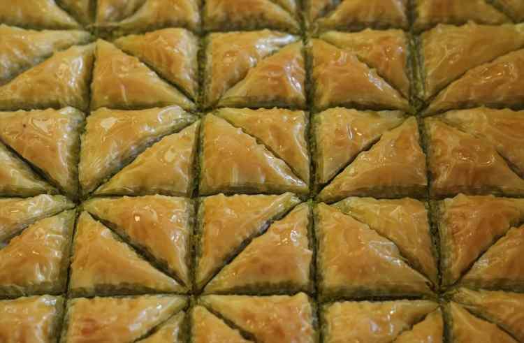 <p> TSE, 2015'te "Türk baklavası" standardını belirleyerek kabul etmişti. Söz konusu standartla baklavanın hazırlanışı ve kullanılması gereken malzemeler kurallara bağlanmıştı.</p>