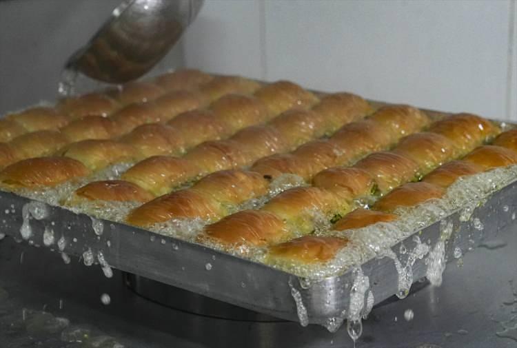 <p>Havaların ısınmasıyla soğuk baklavaya talebin olduğunu ifade eden Altunbay, şunları kaydetti:</p>

<p> </p>
