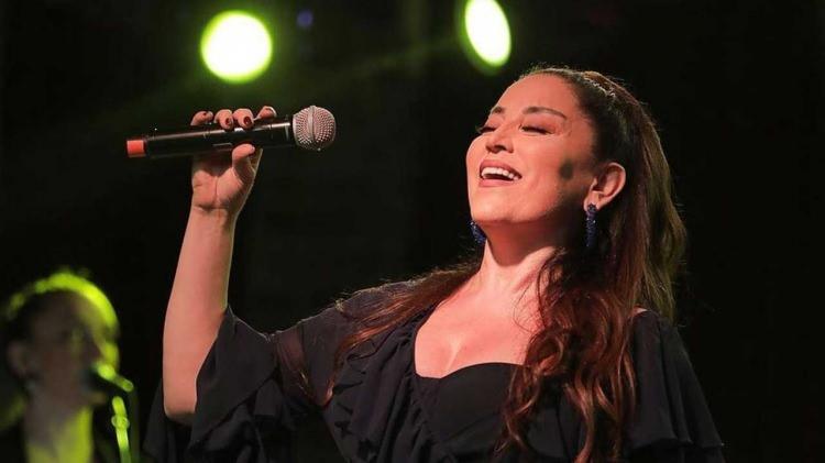 <p><strong>AŞKIN NUR YENGİ</strong></p>

<p>Kıbrıs, Antalya</p>

<p><span style="color:#4B0082"><em>4 MİLYON TL</em></span></p>
