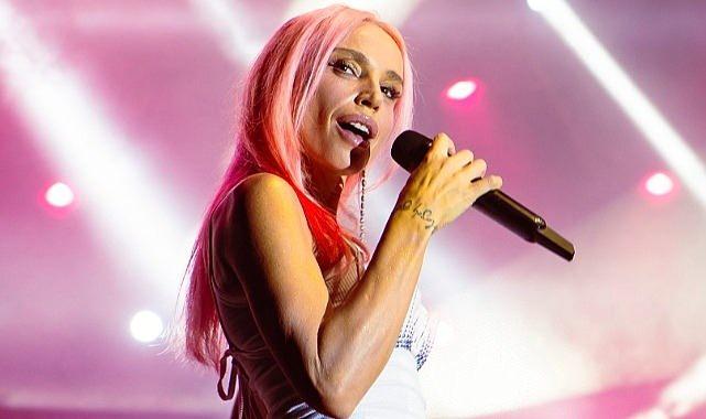 <p><strong>GÜLŞEN</strong></p>

<p>İstanbul, Antalya, Kıbrıs, Berlin</p>

<p><span style="color:#4B0082"><em>10 MİLYON TL</em></span></p>
