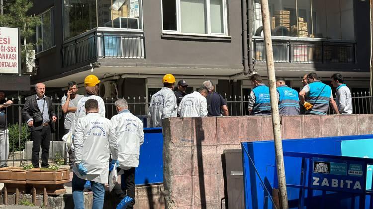 <p><strong>TEKNİK SERVİS PERSONELİ GÖZALTINDA</strong></p>
<p> </p>
<p>Beşiktaş Asayiş Büro Amirliği'nde ifadeleri alınan 9 kişi için ek gözaltı süresi alınırken, mobilyacı Ercan E.'nin ifadesinin alınmasının ardından savcılık talimatıyla serbest bırakıldığı ortaya çıkmıştı. Devam eden soruşturma kapsamında ise gece kulübünün teknik servis personeli İbrahim B.'nin de (36) polis tarafından gözaltına alındığı öğrenildi.</p>