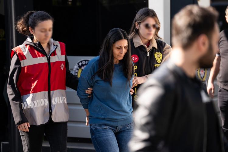 <p>Şahsın ifadesinin alındığı &ouml;ğrenilirken, Yeni gelen bilgiler doğrultusunda kul&uuml;b&uuml;n sahne platform firması yetkilisi olan Dursun &Ccedil;. ve eşi Sibel &Ccedil;. de savcılık talimatıyla Beşiktaş Asayiş B&uuml;ro Amirliği polisleri tarafından g&ouml;zaltına alınmıştı. İfade işlemleri tamamlanan 11 ş&uuml;pheli, Beşiktaş Asayiş B&uuml;ro Amirliği'nden &Ccedil;ağlayan'da bulunan İstanbul Adliyesi'ne sevk edildi.</p>
