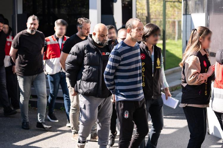 <p>Yanında da yine hayatını kaybedenlerden Şivan Dolu vardı. İkili arkadaşlarının hayatını kurtardı ama bir başka arkadaşlarını daha kurtarma umuduyla girdikleri o cehennemden tekrar &ccedil;ıkamadılar.</p>
