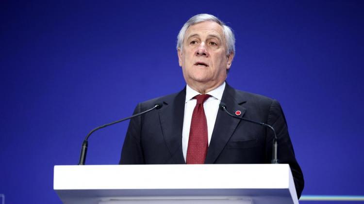 <p><strong>İTALYA VE MALTA</strong><br />
İtalya Başbakan Yardımcısı ve Dışişleri Bakanı Antonio Tajani, İran'ın İsrail'e insansız hava araçlarıyla (İHA) başlattığı kapsamlı hava saldırısının ardından Orta Doğu'daki gelişmeleri dikkat ve endişeyle izlediklerini bildirdi.</p>

<p> </p>
