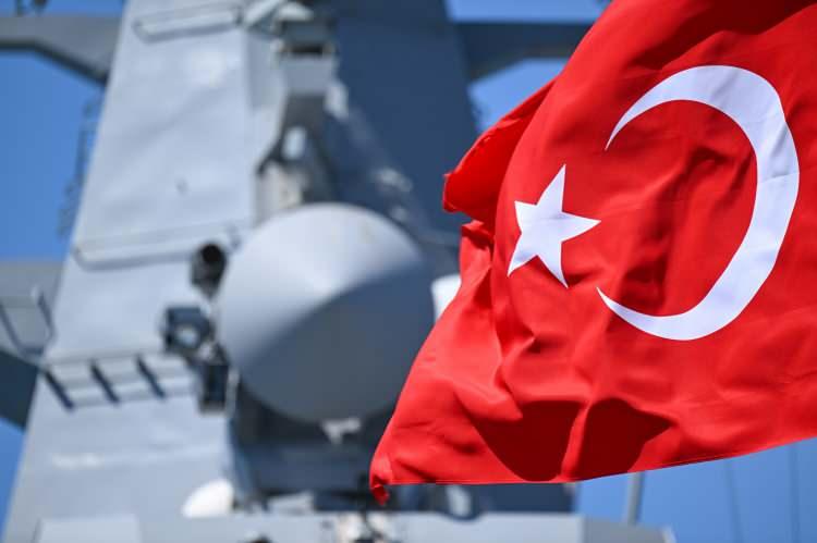 <p><span style="color:#FF0000"><strong>'BARBAROS'UN TORUNLARI OLDUĞUMUZU GÖSTERECEĞİZ'</strong></span></p>
<p> </p>
<p>Konuşmasında TCG Kınalıada personeline hitap eden Doğan, <em><strong>"Ertuğrul Fırkateyni'nin izinden TCG Kınalıada korveti olarak atalarımızın intikal ettiği rotalardan giderek, ziyaret ettikleri limanlara girecek ve anılarını tazeleyeceğiz, kurulan dostlukları güçlendirecek yeni dostluklar inşa edeceğiz ve onların soludukları havayı biz de soluyacağız. </strong></em></p>