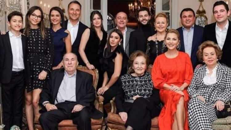 <p>Türkan sabancı ve ailesi</p>
<p> </p>