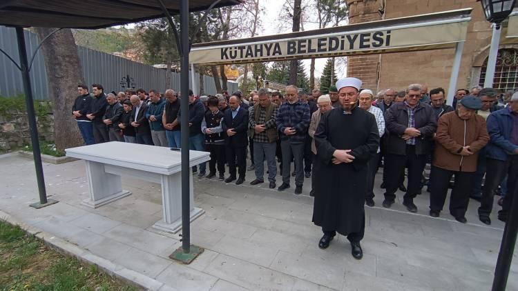<p>Kütahya, Adıyaman, Kahramanmaraş, Sakarya, Kayseri, Malatya, Erzurum'da Gazze şehitleri için gıyabi cenaze namazı kılındı.</p>

<p>​</p>
